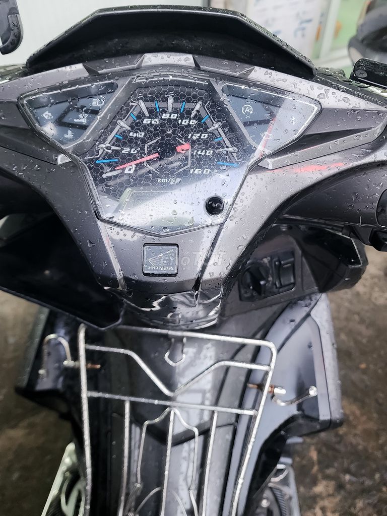Honda Air Blade 125 đời 2018, khóa Smkey Chính Chủ. Mua bán Xe máy tại Quận 12 Tp Hồ Chí Minh được đăng bởi A Đen Đá hình 7
