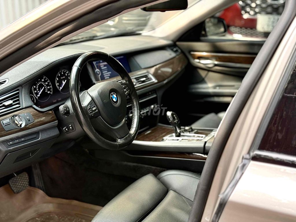 BMW 7 Series 2009 F02 new model dkld 2011. Mua bán Ô tô tại Quận Tân Phú Tp Hồ Chí Minh được đăng bởi Lê Băng Vinh hình 10