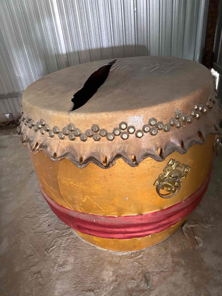 Trống màu Vàng Đỏ Nâu rách mặt. Mua bán Nhạc cụ tại Thành phố Rạch Giá Kiên Giang được đăng bởi Phong Huỳnh hình 1