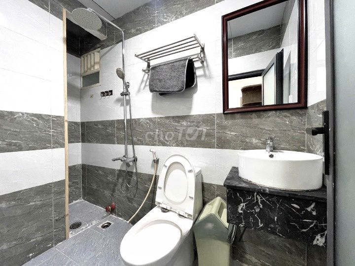 Thang máy , đủ nội thất Thoại Ngọc Hầu - Quách Hữu Nghiêm - Phú Thạnh