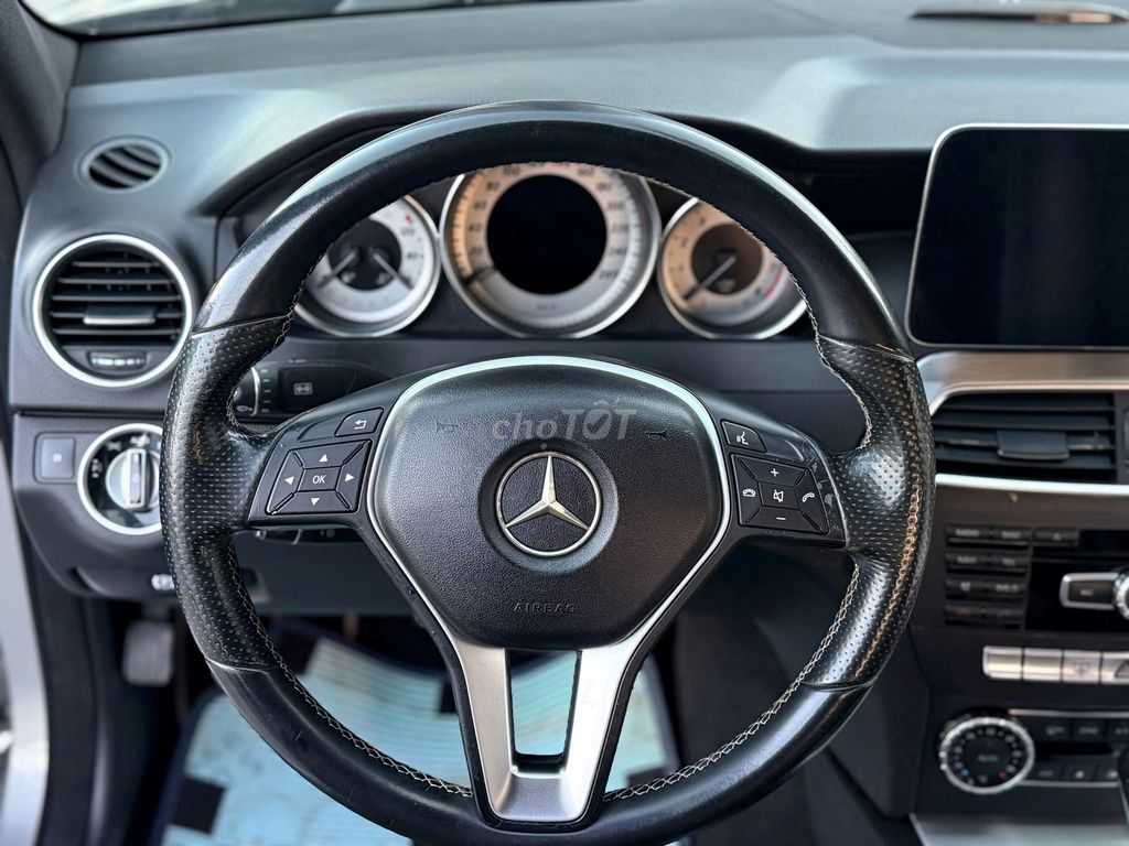 Mercedes C200 Editions 2014 Siêu Đẹp. Mua bán Ô tô tại Quận Thanh Xuân Hà Nội được đăng bởi Nguyễn Tuấn Hoàng hình 8