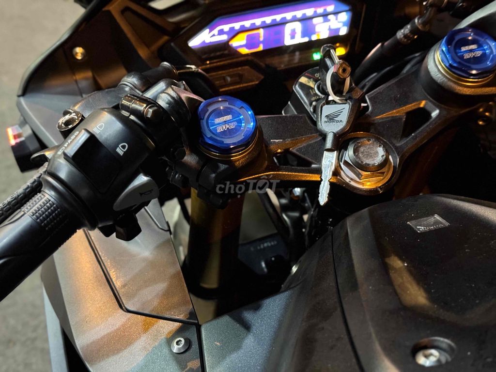 Bán CBR150R ABS BSSG chính chủ. Mua bán Xe máy tại Quận 12 Tp Hồ Chí Minh được đăng bởi Thiên Tài hình 7