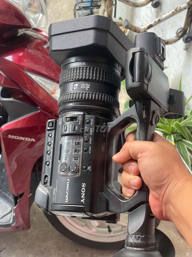 Máy quay phim Sony NX100 . Mua bán Máy ảnh, Máy quay tại Quận Phú Nhuận Tp Hồ Chí Minh được đăng bởi MrLee hình 1