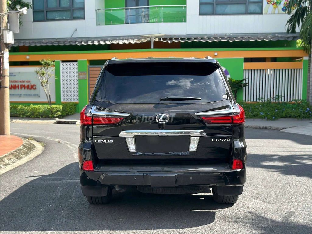 Lexus LX570 2016 lướt nhẹ 53.000km cực đẹp. Mua bán Ô tô tại Quận 7 Tp Hồ Chí Minh được đăng bởi Hoàn Lee Xe Lướt hình 7