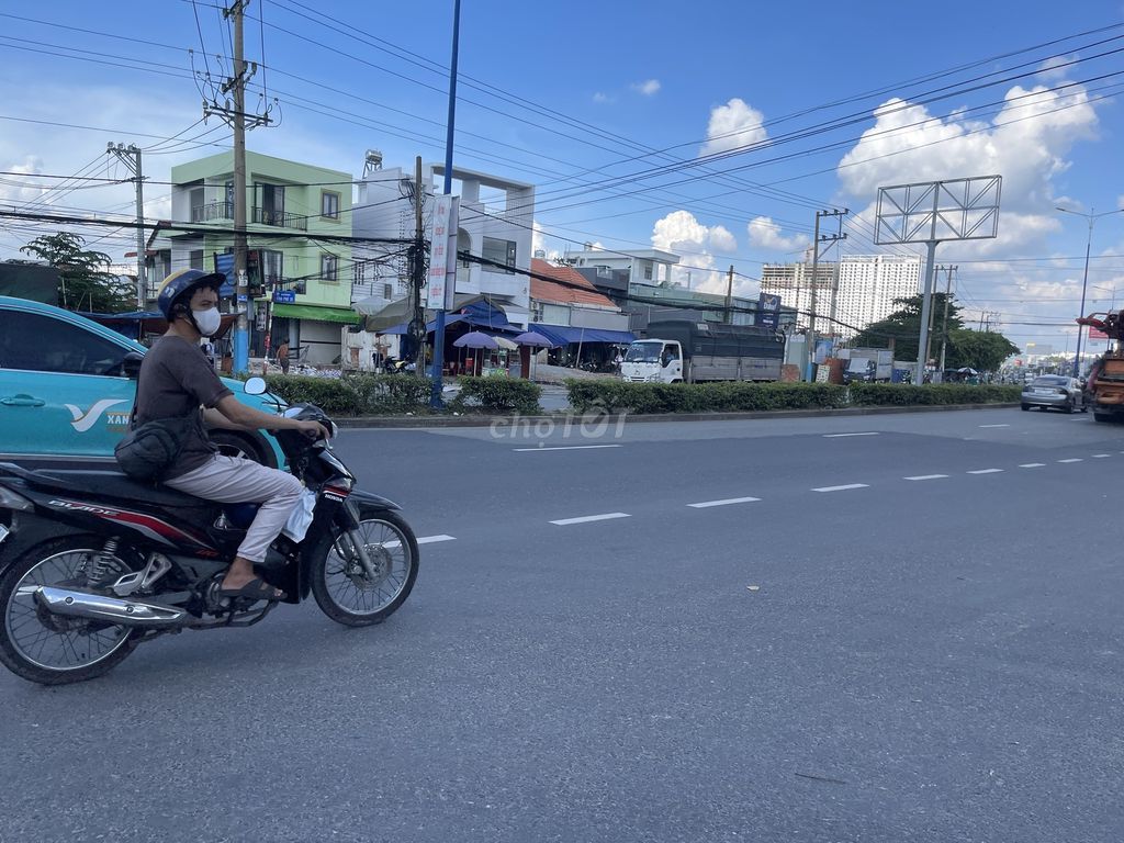 Nhà xưởng cần bán giá rẻ, kề quốc lộ 13, đường thông thoáng