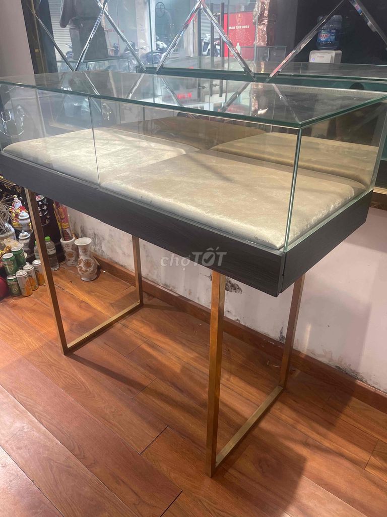 Tủ trưng bày trang sức. Mua bán Tủ, kệ gia đình tại Quận Hai Bà Trưng Hà Nội được đăng bởi Nguyễn hoàng an hình 1