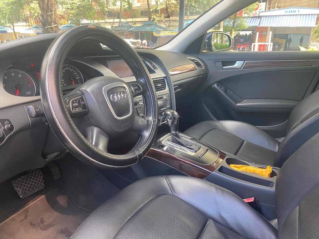 Audi A4 2011 - 81000 km máy 1.8