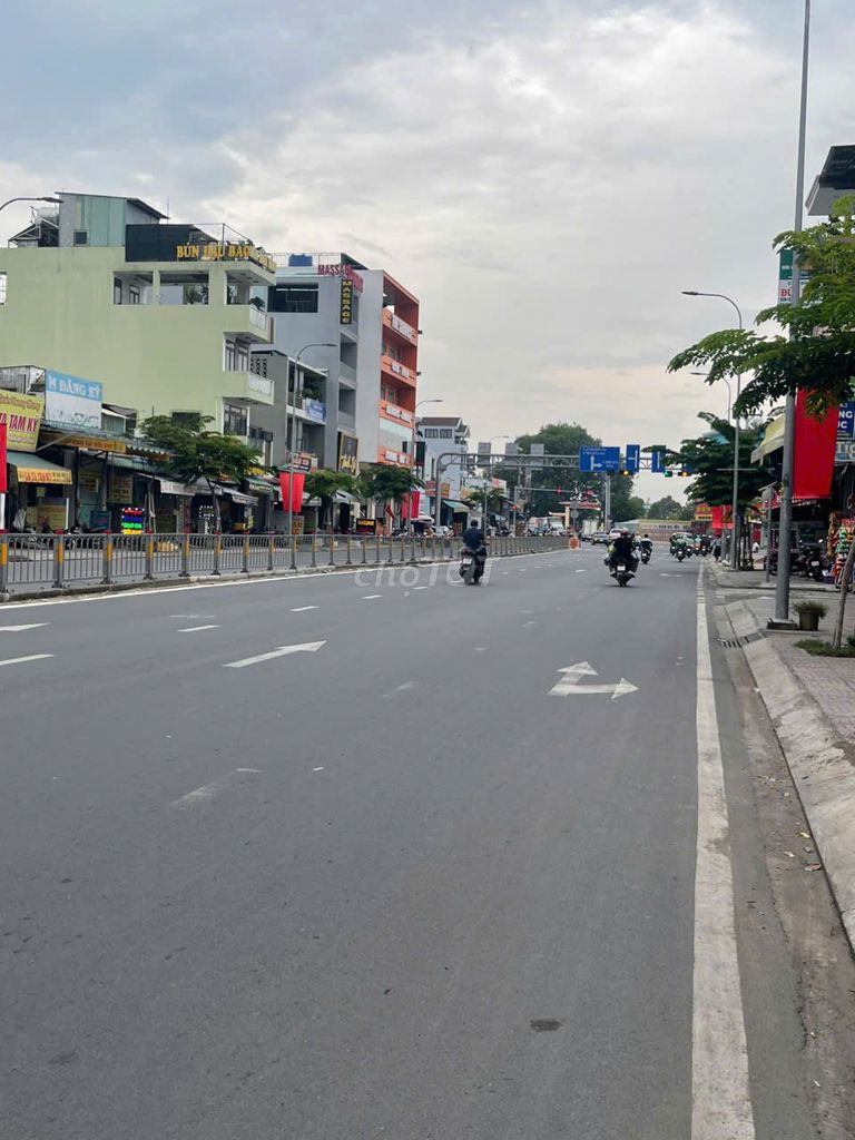 CHO THUÊ NHÀ GÓC 2 MẶT TIỀN ĐƯỜNG TÂN KỲ TÂN QUÝ 8X18M CÓ 1 LỬNG 