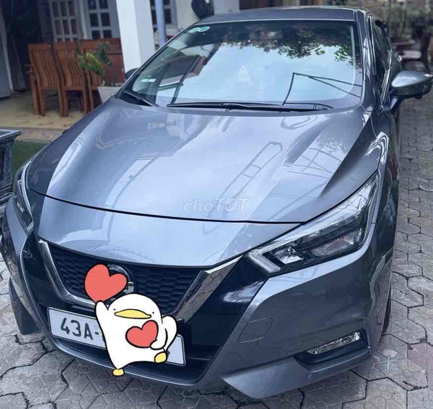 Nissan Almera серый 5 мест бензин