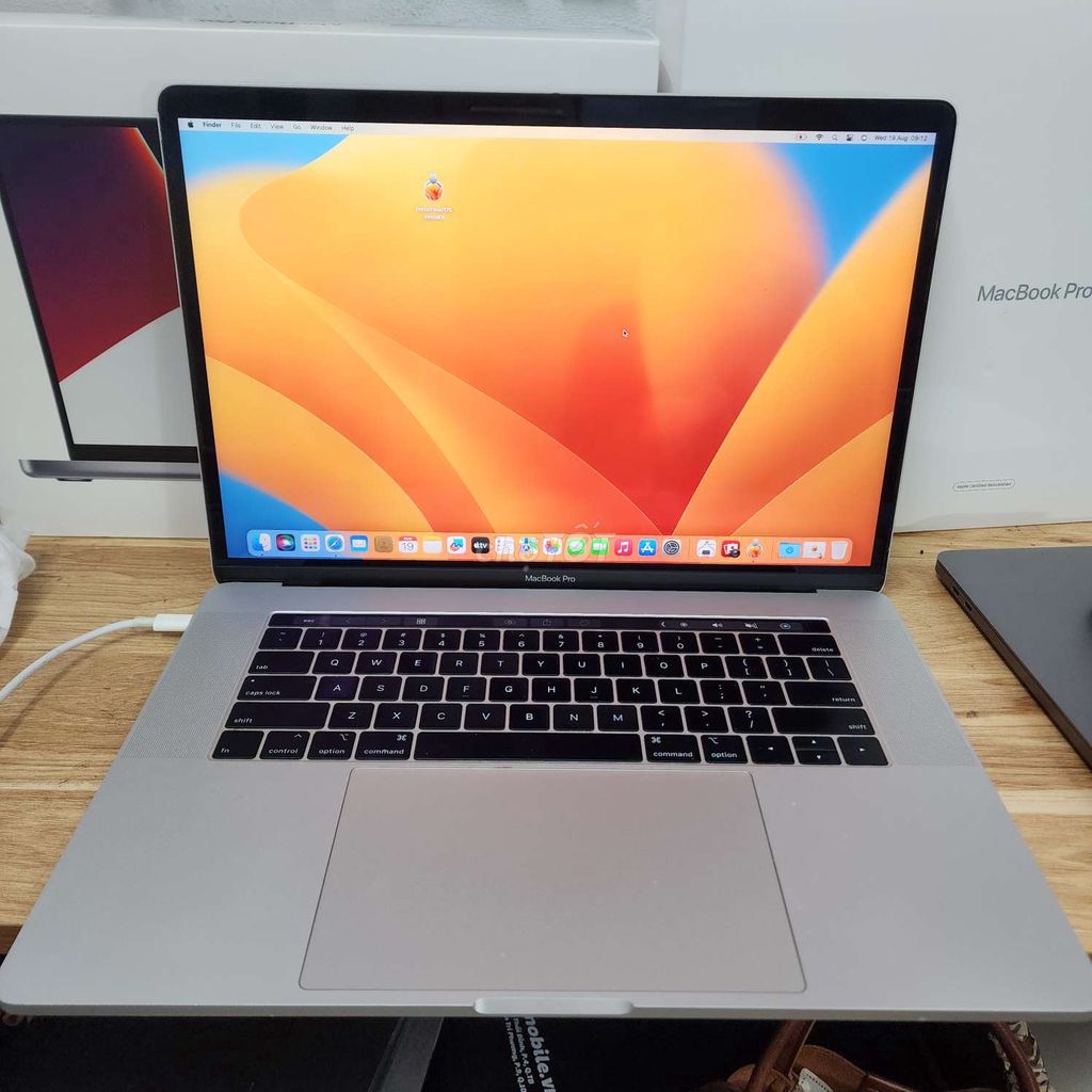 Apple Macbook Pro 15 2018 i7 16GB/256GB Bạc. Mua bán Laptop tại Quận Ba Đình Hà Nội được đăng bởi Minh Trang hình 1