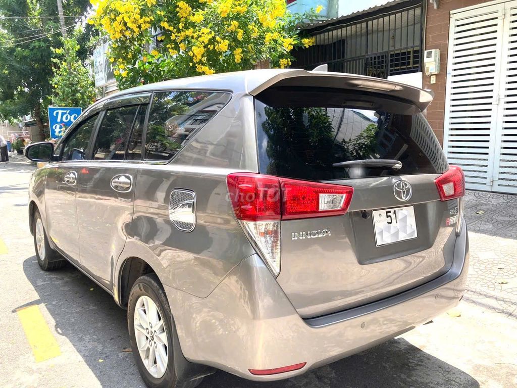 Toyota Innova 2.0E 2019 года, механическая КПП, цвет медная бронь