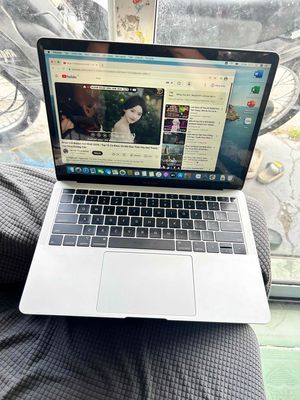 Apple Macbook Air 2019 i5 8GB/256GB Bạc