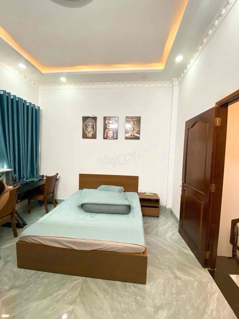 Срочно продаю дом 100 м², 3 этажа, 5 спален