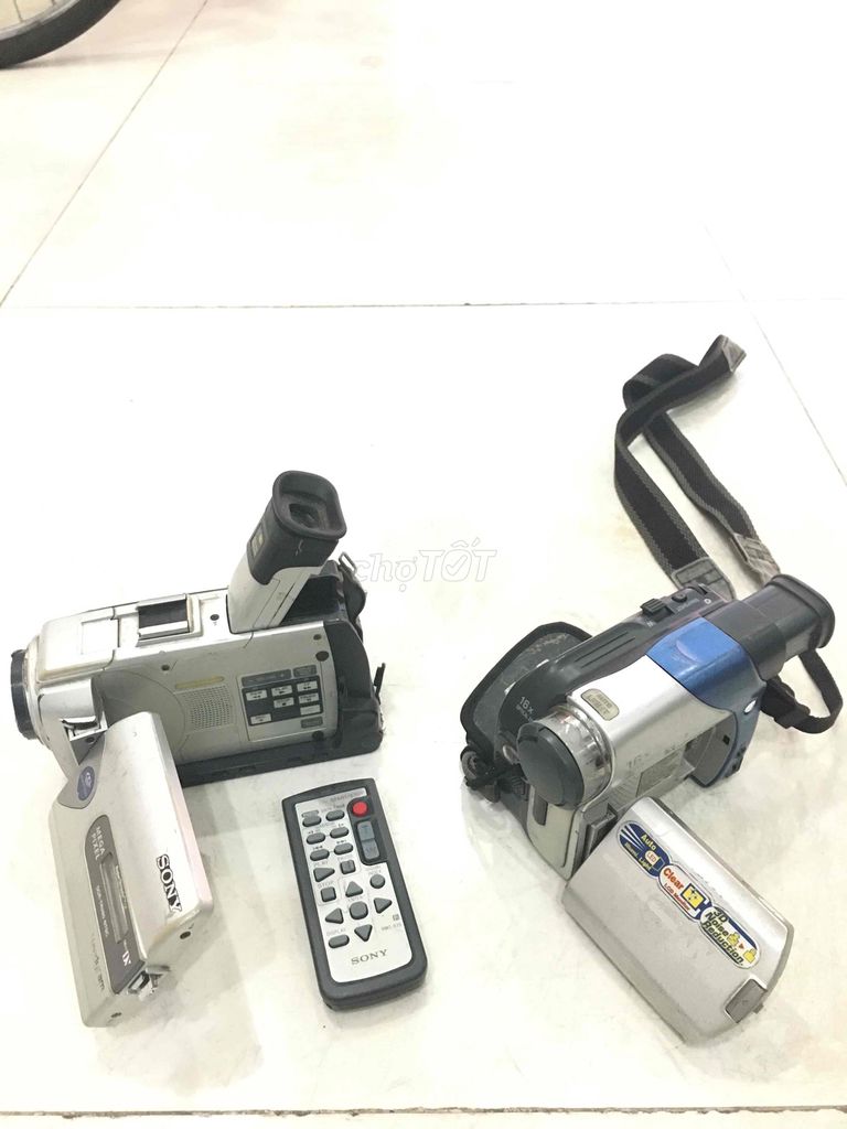 Máy quay phim Sony, JVC đã qua sử dụng kèm Remote. Mua bán Máy ảnh, Máy quay tại Thành phố Dĩ An Bình Dương được đăng bởi Huỳnh Huy hình 1