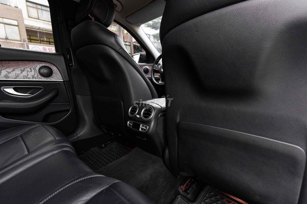 E200 - 2017 đẳng cấp doanh nhất giá rẻ siêu đẹp. Mua bán Ô tô tại Quận 7 Tp Hồ Chí Minh được đăng bởi Dương Phương hình 14