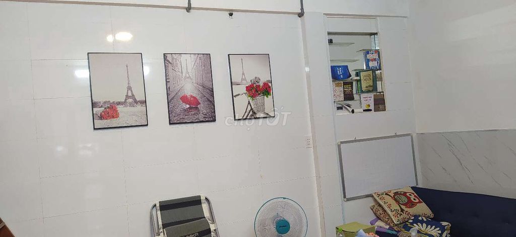 Bán căn hộ lầu 1 ngay Phố đi bộ Quận 1