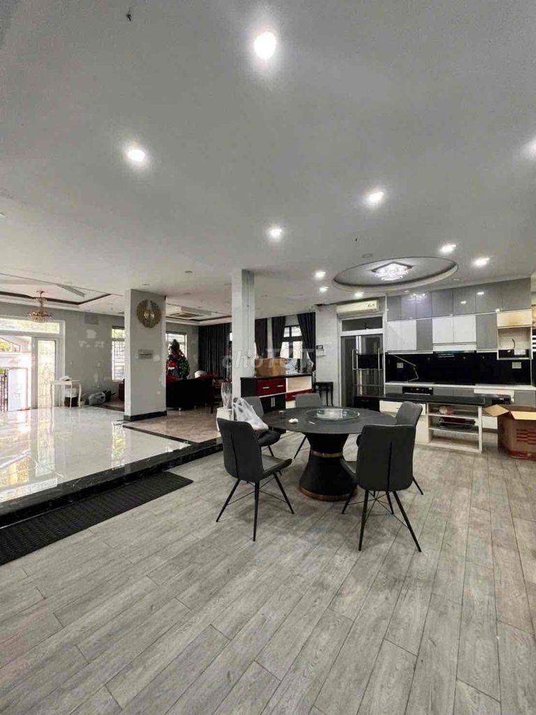 Аренда · 5 комн. · 270 м² · Thành phố Thủ Đức, ул. Đường Số 53