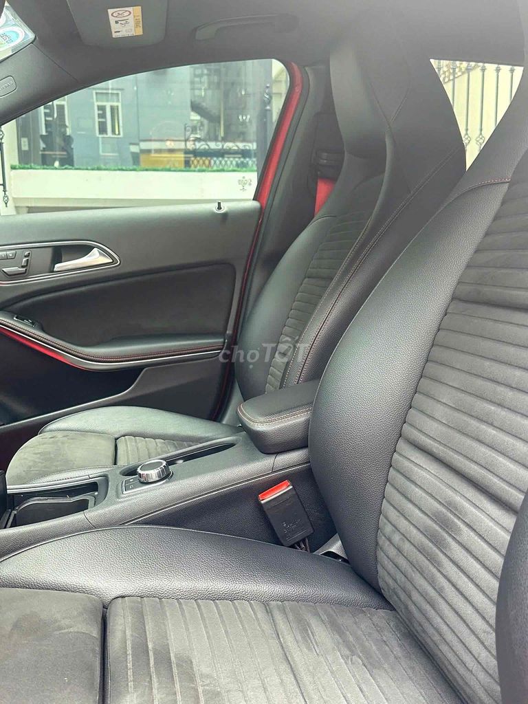Mercedes Benz GLA250 AMG 4Matic sx 2016 màu đỏ. Mua bán Ô tô tại Quận Cầu Giấy Hà Nội được đăng bởi Cao Quý hình 18