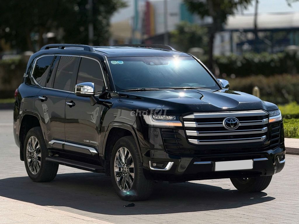 Toyota Land Cruiser 300 VXR V6 2023, Chất Như Mới. Mua bán Ô tô tại Quận Long Biên Hà Nội được đăng bởi Long Biên Cars hình 12