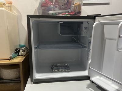 Thanh lý tủ lạnh trữ sữa Funiki 50L. Mua bán Tủ lạnh tại Quận Đống Đa Hà Nội được đăng bởi Lê Thị Thùy Nhiên