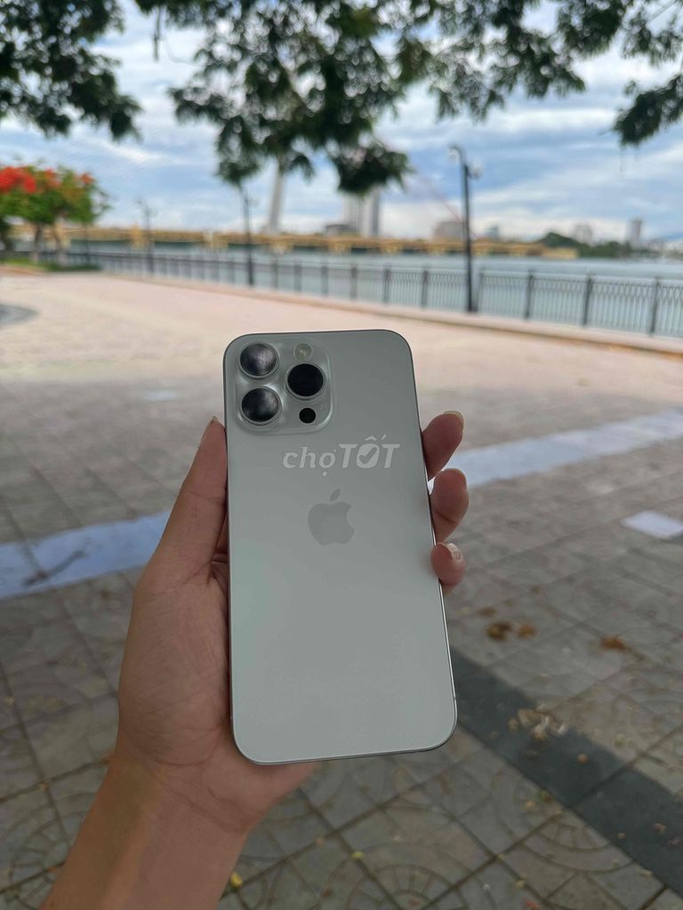 Apple iPhone 15 Promax 256GB Trắng Zin keng nguyên. Mua bán Điện thoại tại Quận Ngũ Hành Sơn Đà Nẵng được đăng bởi Trieu Le hình 1