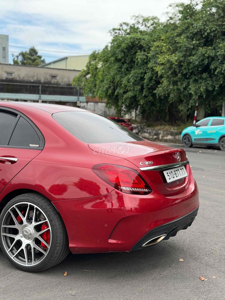 Mercedes Benz C300 AMG 2019 - 34000 km. Mua bán Ô tô tại Thành phố Dĩ An Bình Dương được đăng bởi Nguyễn Tú hình 6