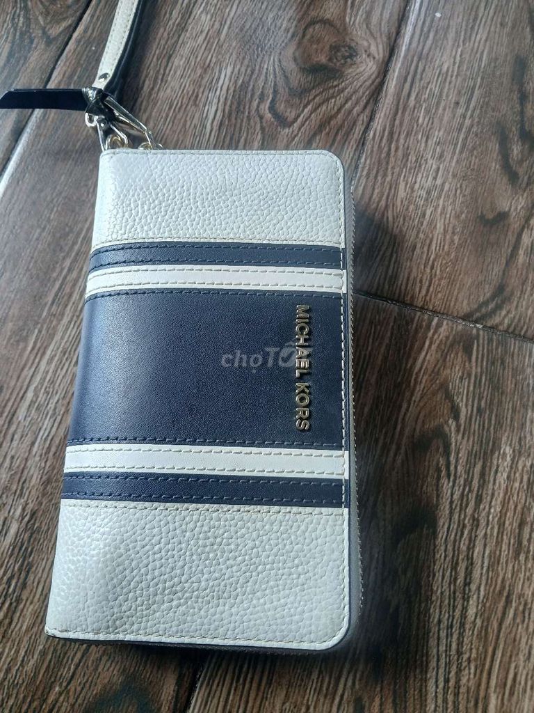 Ví cầm tay Michael Kors Da Nữ Trắng, Xanh. Mua bán Túi xách tại Thành phố Dĩ An Bình Dương được đăng bởi Ngọc lam hình 1