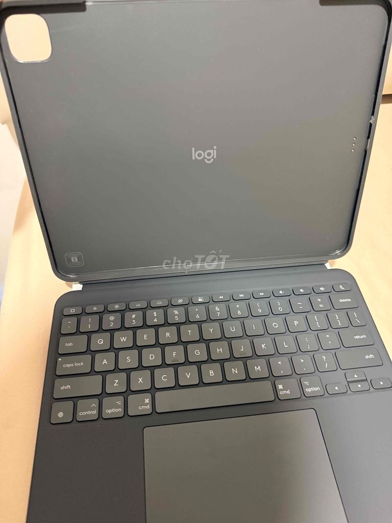 Bàn phím iPad Logitech Combo Touch Đen. Mua bán Phụ kiện (Màn hình, Chuột...) tại Quận 7 Tp Hồ Chí Minh được đăng bởi Nguyen Dungz hình 1