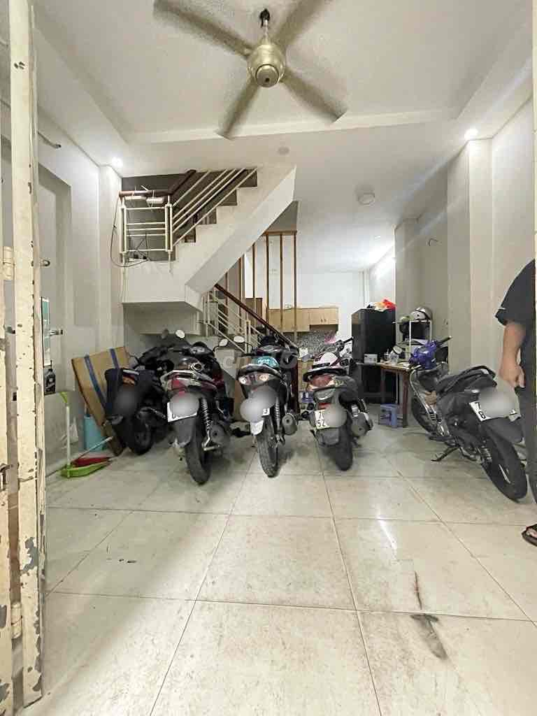 РЕДКИЙ ДВУХКВАРТИРНЫЙ ДОМ, 1/ КВАРТИРА, БЕЗ ВАННОЙ КОМНАТЫ - 4,6X8 (34 М2), 4 КОМНАТЫ