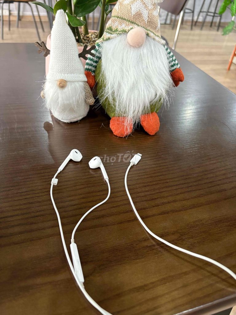 Tai nghe Apple Earpods Lightning. Mua bán Tivi, Âm thanh tại Huyện Thạch Thất Hà Nội được đăng bởi Bùi Hoàng Nguyệt Anh hình 1