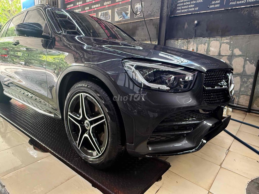 Мерседес-Бенц GLC 300 4MATIC 2020 черный