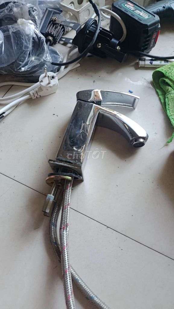 Vòi Lavabo Đông Dương Nóng lạnh. Mua bán Thiết bị vệ sinh, nhà tắm tại Quận Bình Thạnh Tp Hồ Chí Minh được đăng bởi Thanh Sang hình 1