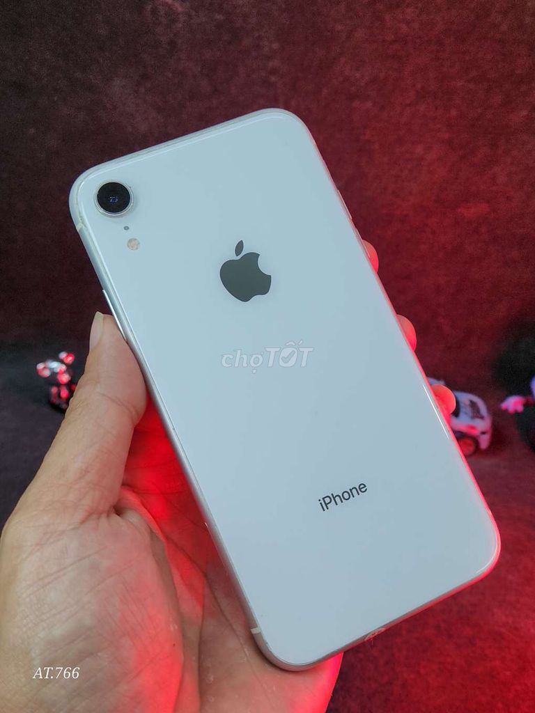 Bán/giao lưu iPhone XR 64GB Trắng lock pin new. Mua bán Điện thoại tại Quận Hoàng Mai Hà Nội được đăng bởi VANH AT Mobile Hitech 766 Trương Định HN hình 1