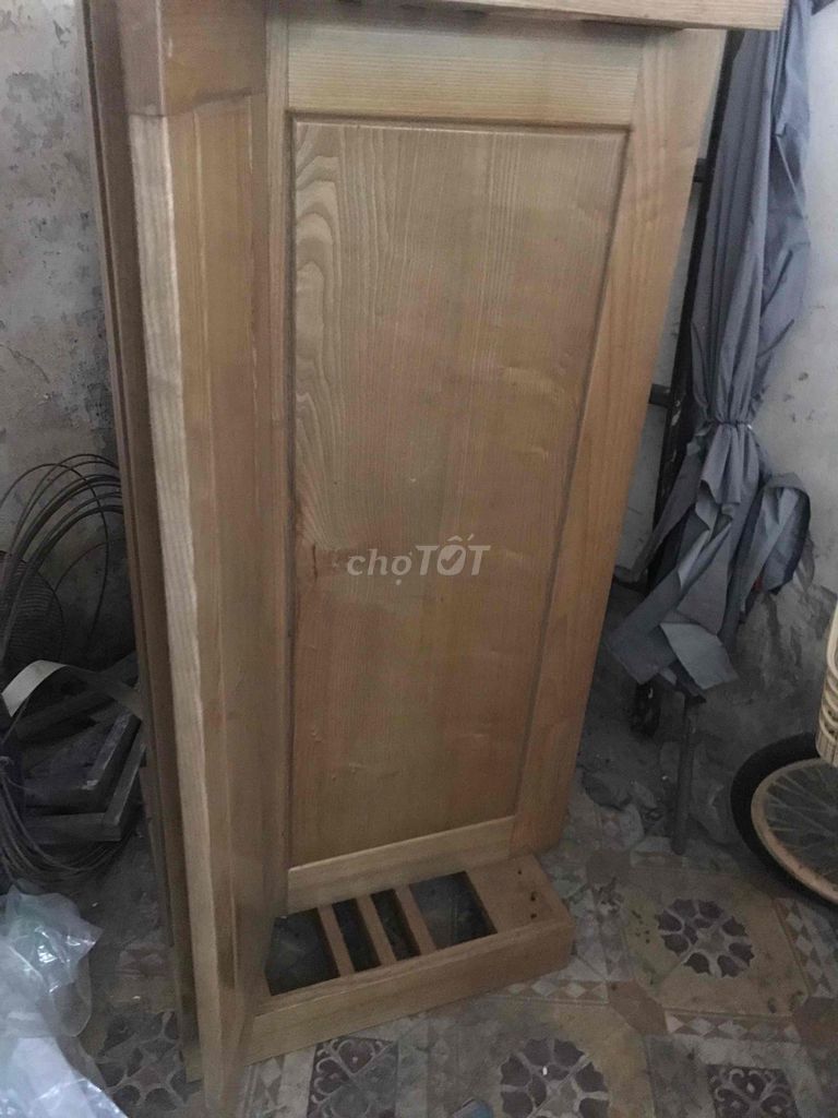 Bàn ghế gỗ màu vàng gỗ. Mua bán Bàn ghế tại Quận Đống Đa Hà Nội được đăng bởi Nguyễn Hiệp  hình 1