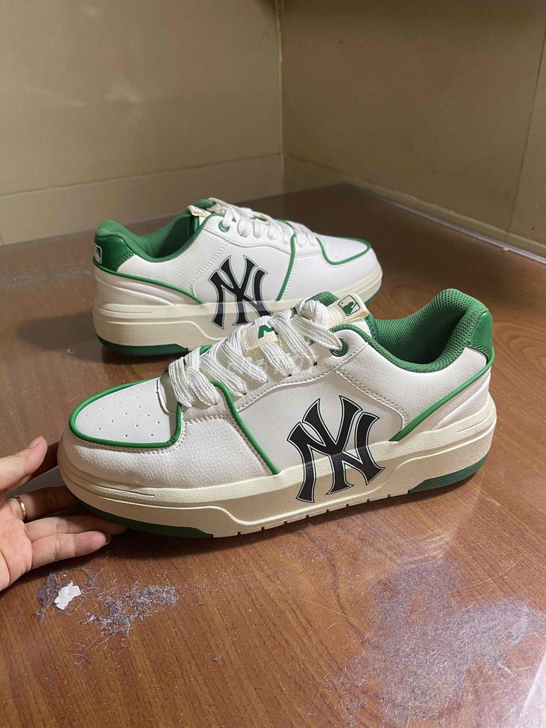 MLB Giày thể thao Da Trắng Xanh lá 43. Mua bán Giày dép tại Quận Hải Châu Đà Nẵng được đăng bởi Khánh Huyền hình 1
