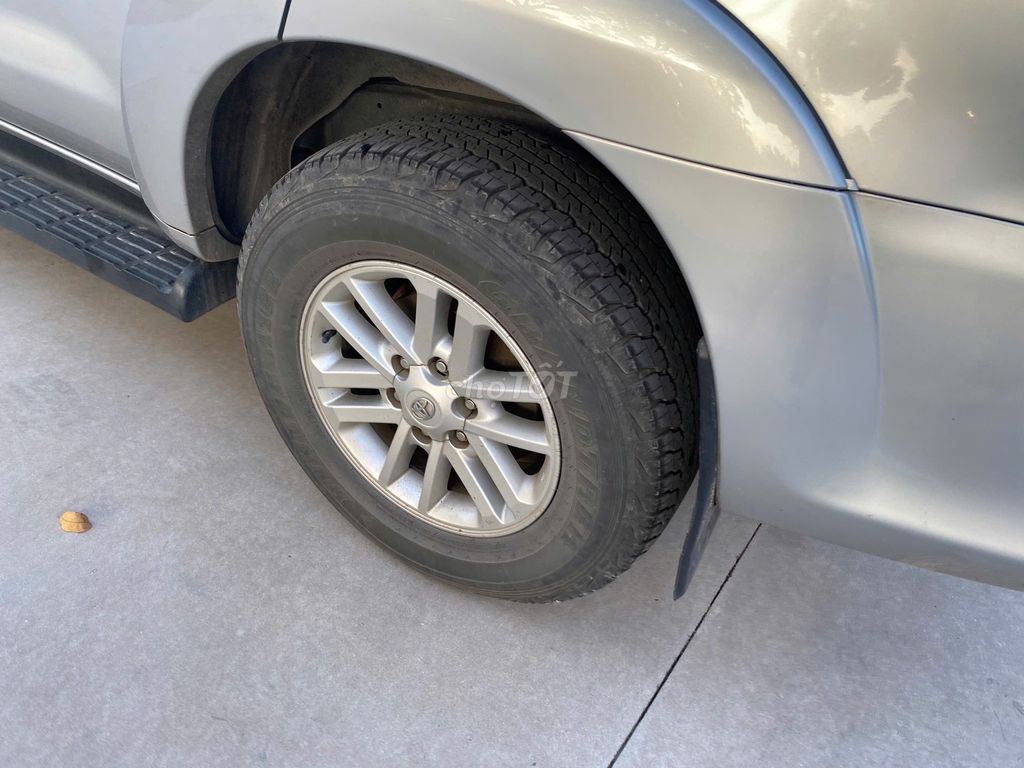 Toyota Fortuner 2013 Số sàn Bạc 7 chỗ
