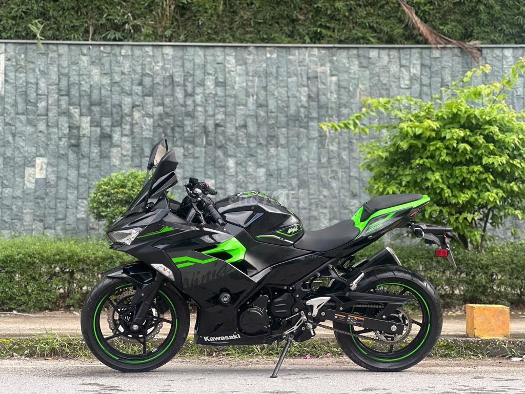 Kawasaki Ninja 400 biển 29 có trả góp trao đổi ✅. Mua bán Xe máy tại Quận Thanh Xuân Hà Nội được đăng bởi Phú Lý hình 2
