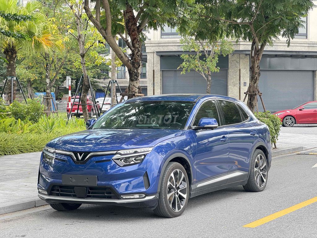 Электромобиль VF8 Plus 2023 с выкупленной батареей Catl, в отличном состоянии