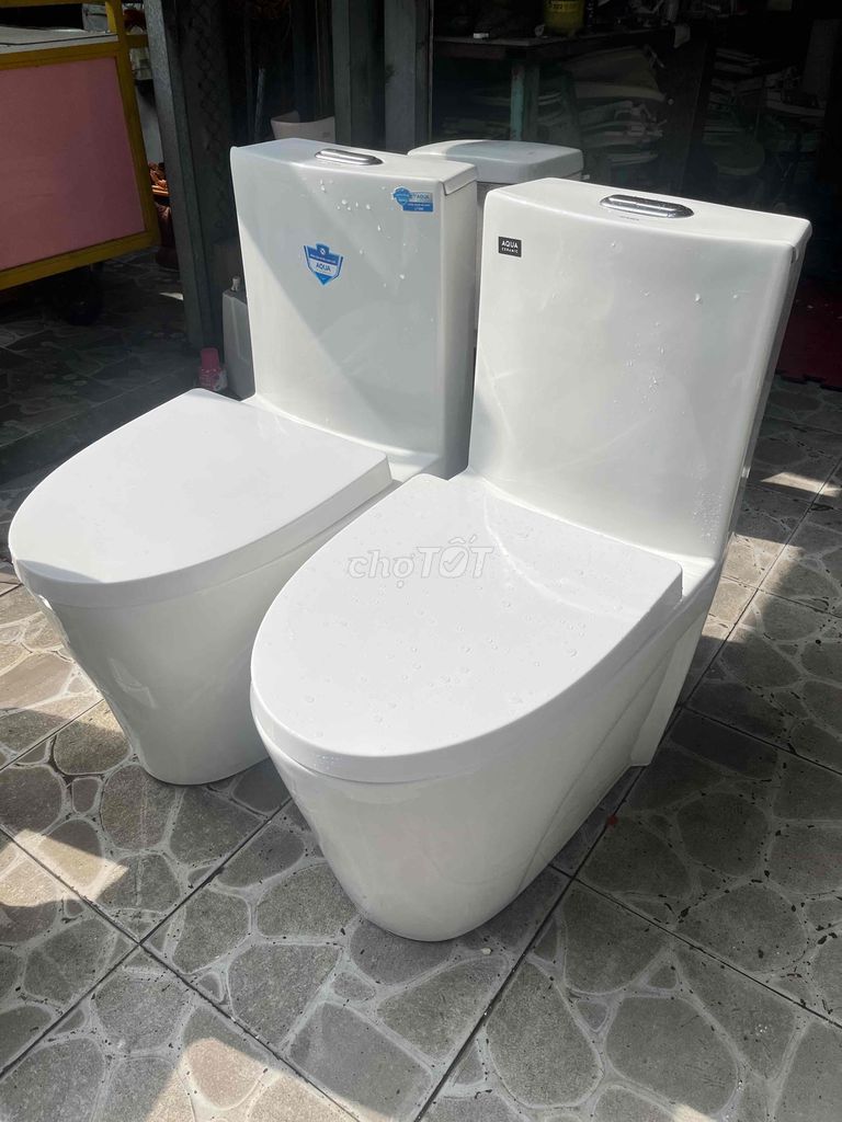 thanh lý 2 bộ bồn cầu liền khối AQua đã qua sử dụn