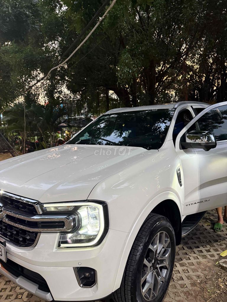 Ford Everest Titanium 4x2 2025 4400 км, белый