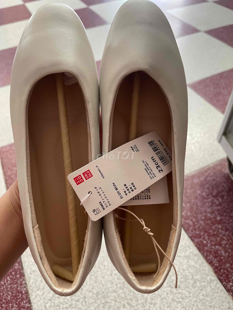 giày búp bê nữ của Uniqlo size 36,5