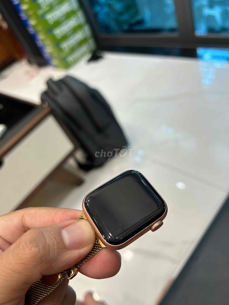 Apple Watch SE 40mm Vàng hồng 99%. Mua bán Thiết bị đeo thông minh tại Quận Liên Chiểu Đà Nẵng được đăng bởi QB hình 1