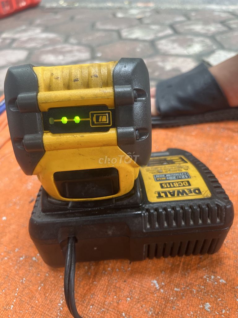 Pin sạc Dewalt DCB115 Vàng Đen Đã sử dụng. Mua bán Đồ chuyên dụng, Giống nuôi trồng tại Quận Bắc Từ Liêm Hà Nội được đăng bởi Mạnh hình 1