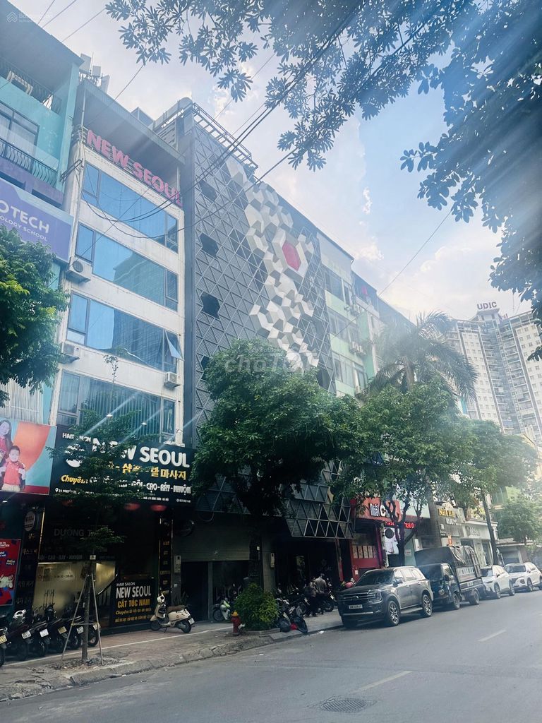 Bán nhà KBT 3.5 tầng mặt phố Nguyễn Thị Định MB:55m MT:6m.