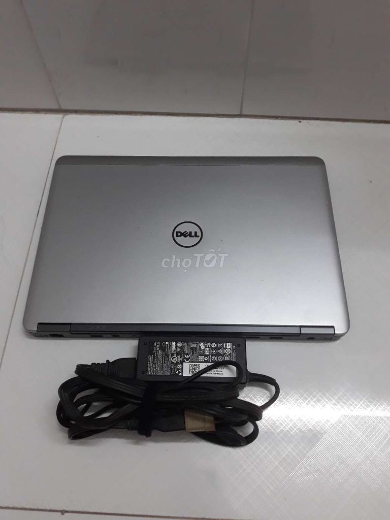 Bán laptop dell latitude e7440 lên như hình