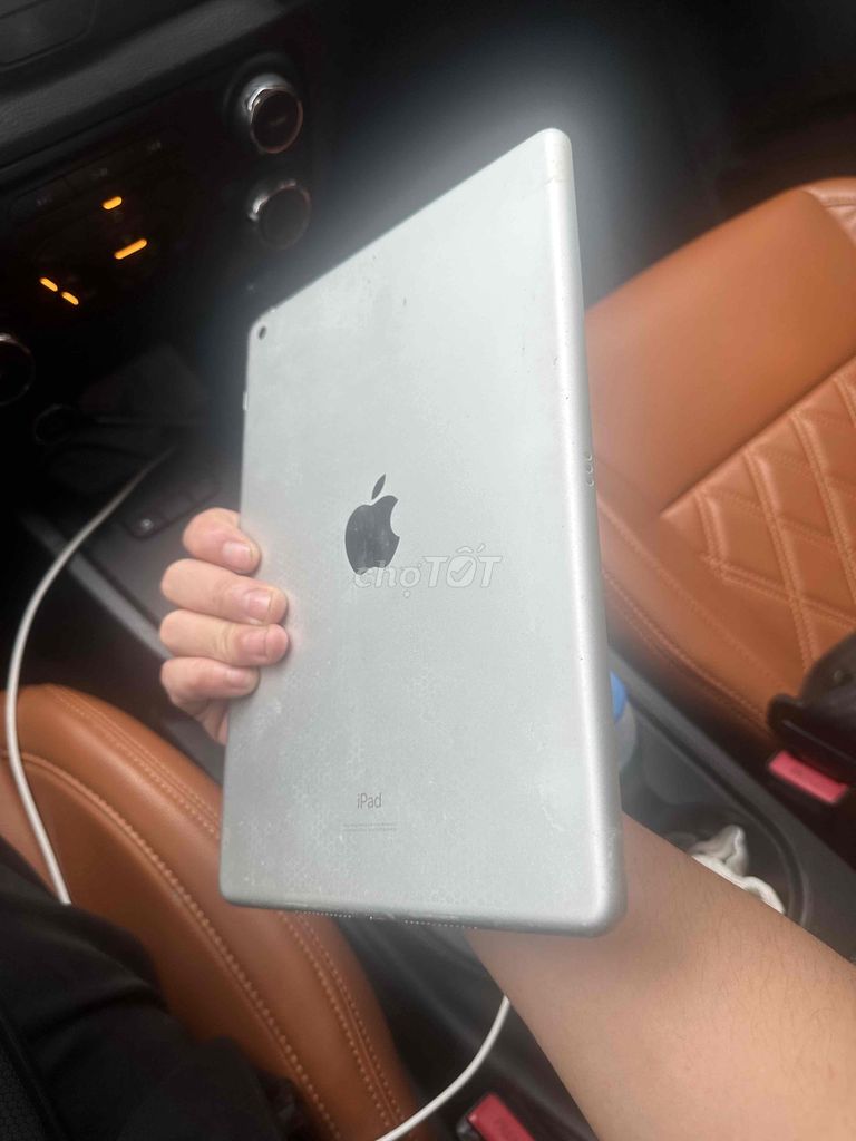 Apple iPad (thế hệ 7) 32GB Bạc. Mua bán Máy tính bảng tại Quận Hà Đông Hà Nội được đăng bởi tien hung hình 1