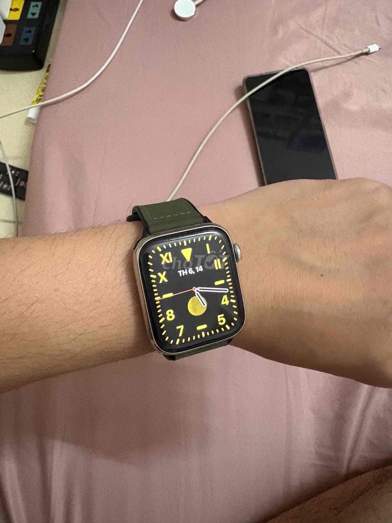 Apple Watch Series 4 Thép Bạc. Mua bán Thiết bị đeo thông minh tại Quận Hoàng Mai Hà Nội được đăng bởi Sơn hình 1