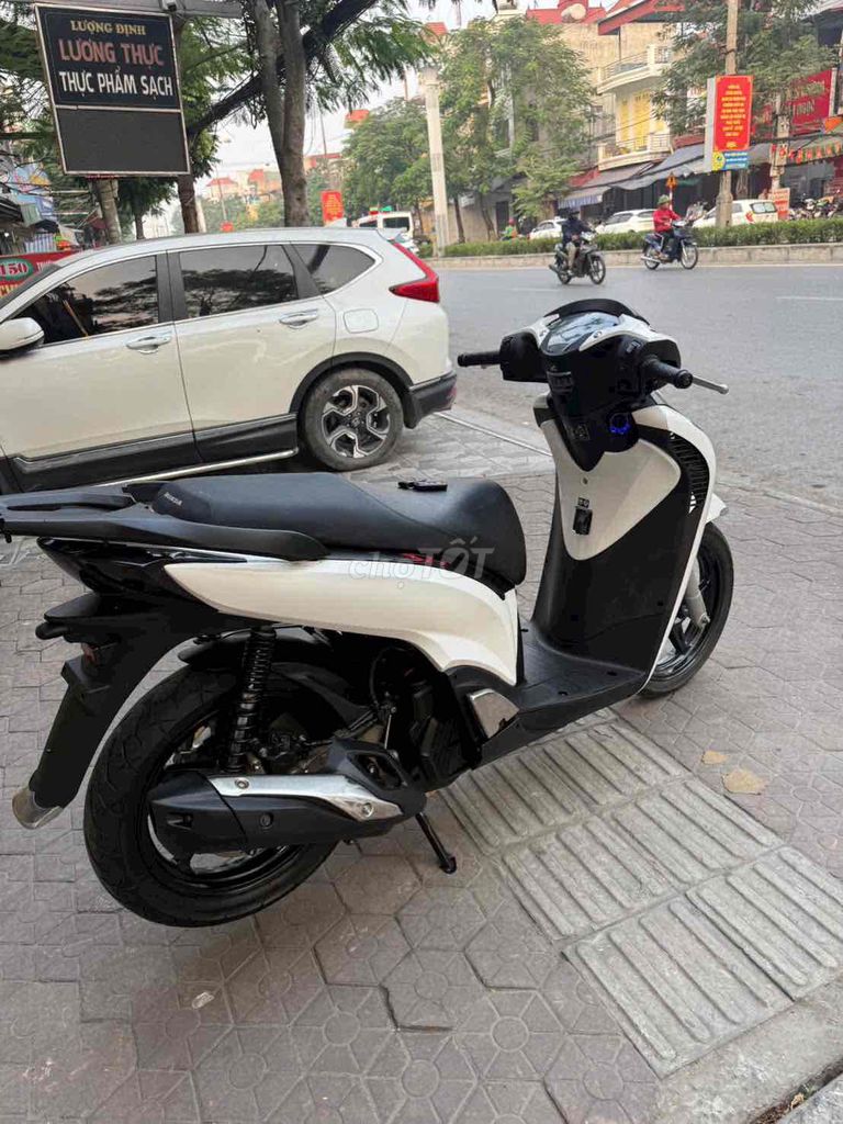 sh 2018 up vỏ nhập cực đẹp 2v km. Mua bán Xe máy tại Quận Kiến An Hải Phòng được đăng bởi Tiến hình 4