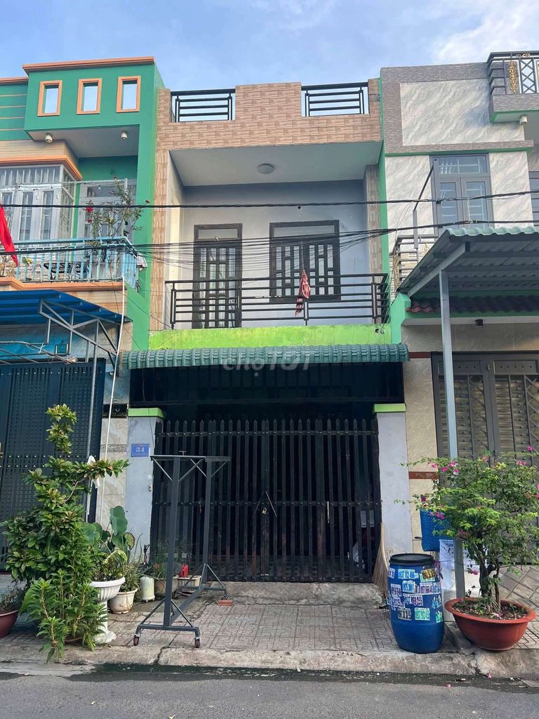 nhà lầu gần chợ thông dụng