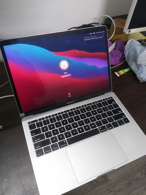 MacBook pro 13inch bản 2017 màu bạc. Mua bán Laptop tại Quận Liên Chiểu Đà Nẵng được đăng bởi Nguyễn Hồ Nhật lâm 